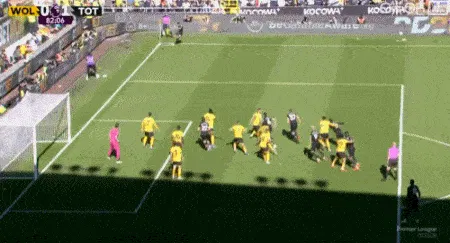 乐鱼集团-帕利尼亚禁区后点铲射破门，热刺1-0狼队
